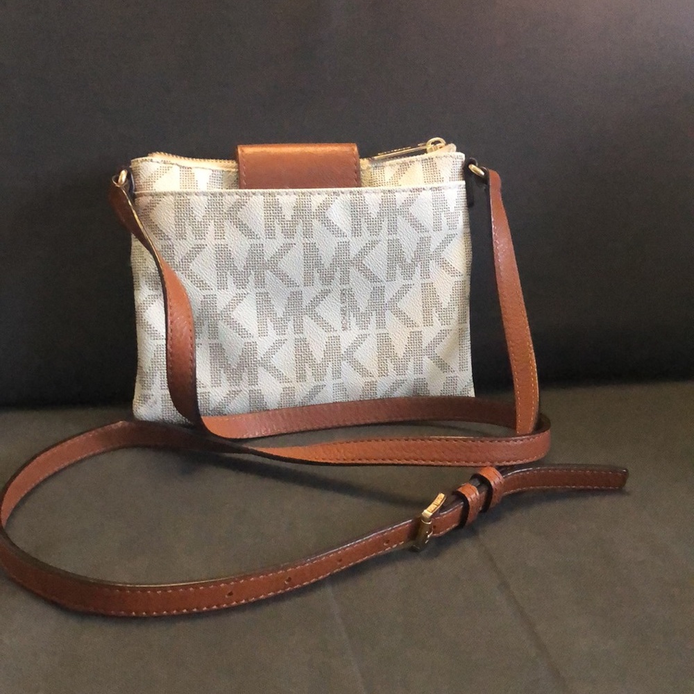 Michael Kors Cross Shoulder Bag - Picture 2 of 15